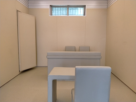 談話(huà)市防撞桌椅